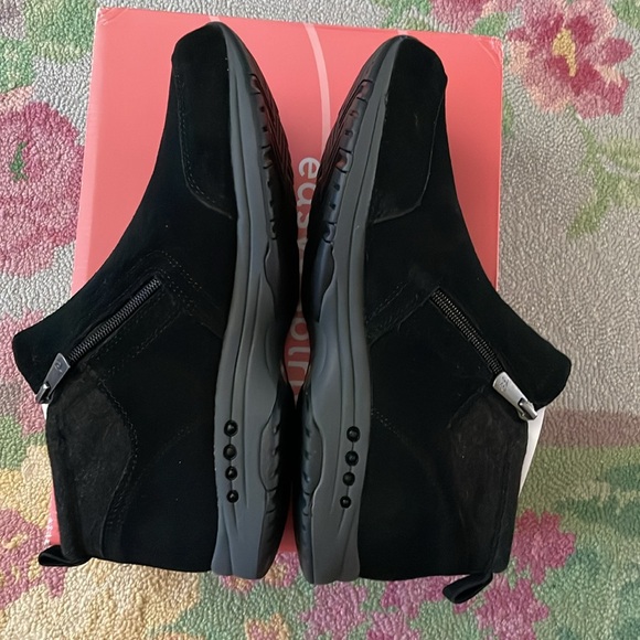 Water Resistant Black Comfort Boots, by Easy Spirit, Size 12m - Picture 6 of 11